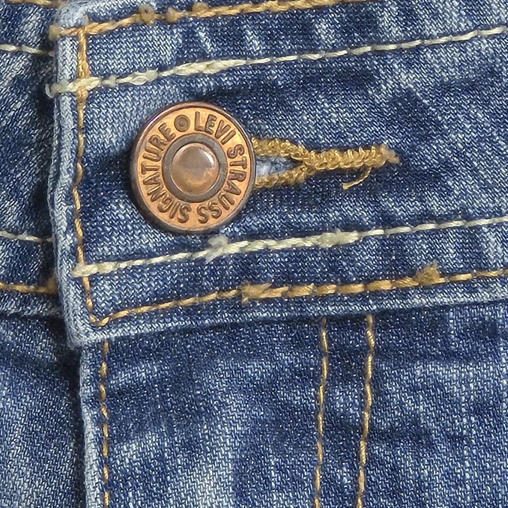 Levi's Signature Medium Wash Stretch Hi Rise Denim Jean Shorts Misses 16 - Picture 2 of 8